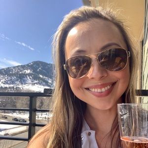 Meet your Posher, Stephanie